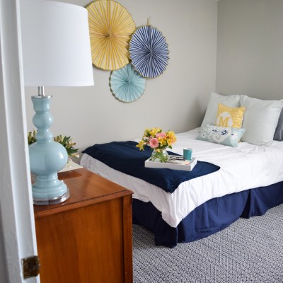 Bright and cheerful guest room makeover
