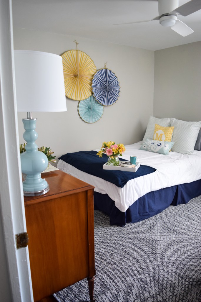 Bright and cheerful guest room makeover