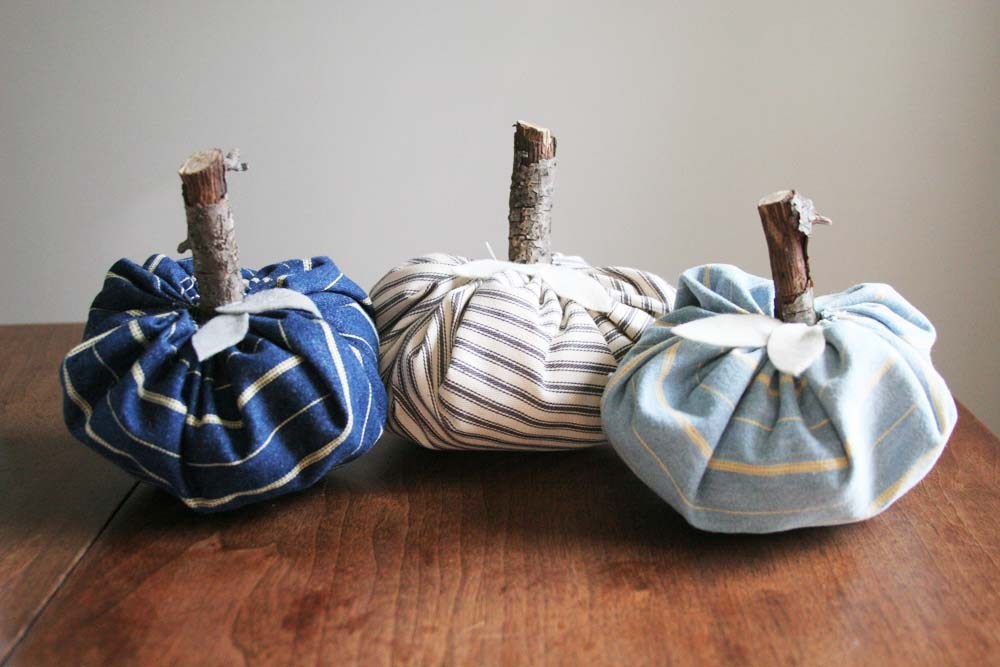 Fabric Pumpkins via Craftivity Designs