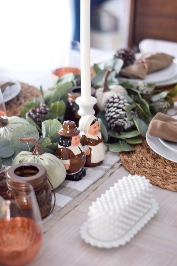 Natural Thanksgiving Tablescape #thanksgiving #tablescape #thanksgivingtable #cetnerpiece #farmhousedecor