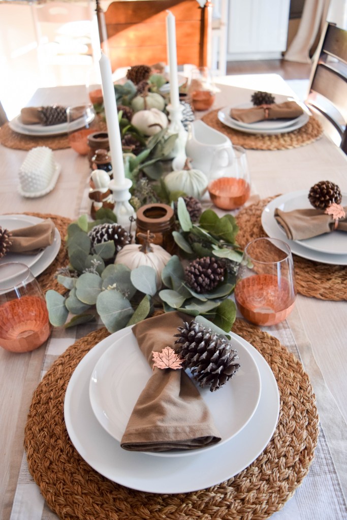 Natural Thanksgiving Tablescape #thanksgiving #tablescape #thanksgivingtable #cetnerpiece #farmhousedecor