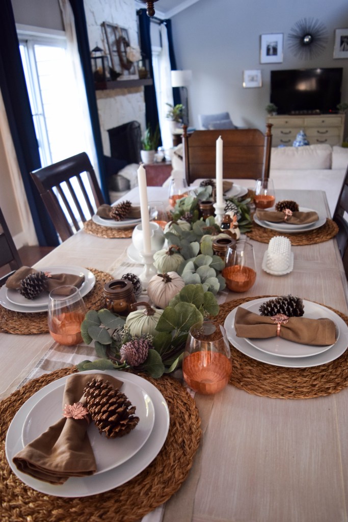 Natural Thanksgiving Tablescape #thanksgiving #tablescape #thanksgivingtable #cetnerpiece #farmhousedecor