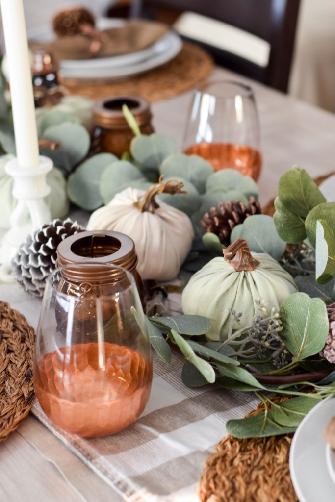 Natural Thanksgiving Tablescape #thanksgiving #tablescape #thanksgivingtable #cetnerpiece #farmhousedecor