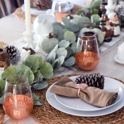 Natural Thanksgiving Tablescape #thanksgiving #tablescape #thanksgivingtable #cetnerpiece #farmhousedecor