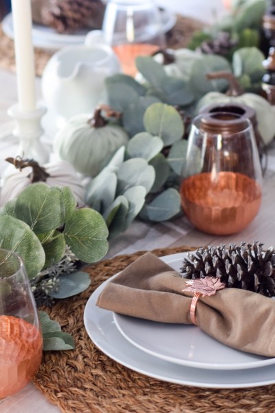 Natural Thanksgiving Tablescape #thanksgiving #tablescape #thanksgivingtable #cetnerpiece #farmhousedecor